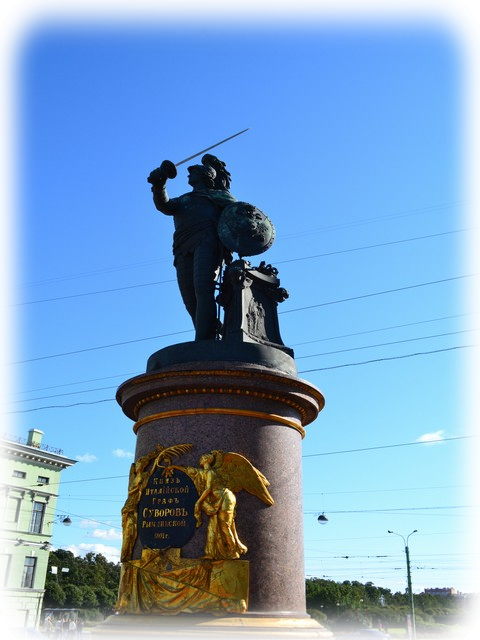 Памятник Суворову фото
