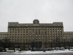 Здание на Московской площади за памятником Лениниа - Дом советов